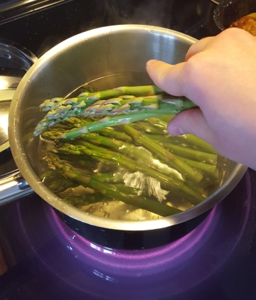 Blanch asparagus